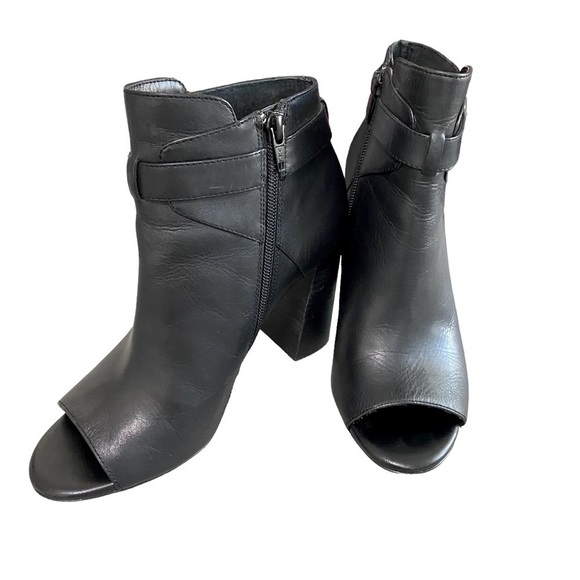 GIANNI BINI - STYLE:  VIKTORY - SIZE 7 - PEEP TOE BOOTIES SHOOTIES - BLACK S5 - Picture 1 of 11